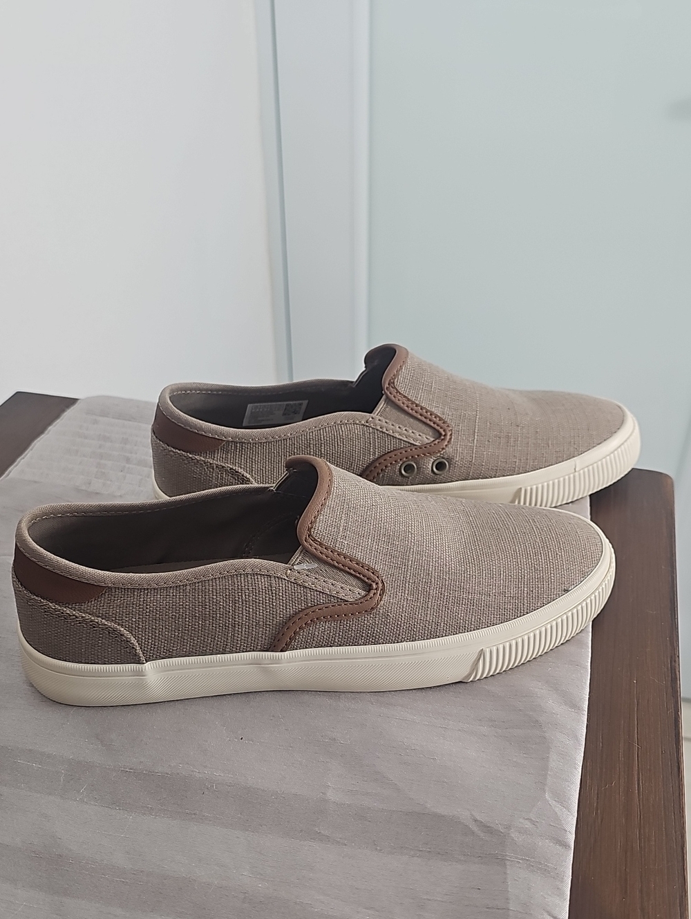 Toms Baja Cream Heritage Canvas Slip On Sneaker. Mens Shoes, Size 7
